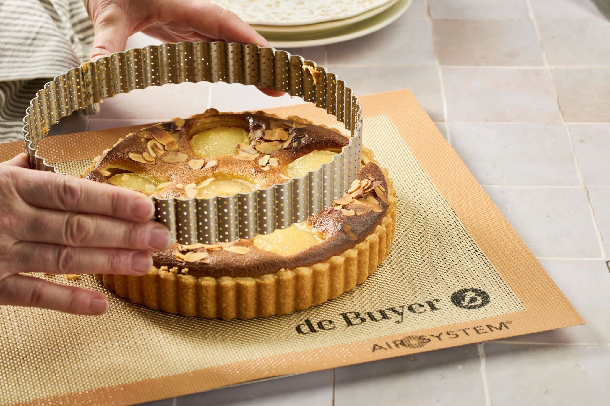 Best Tart Pans: A Guide to Perforated vs. Solid – de Buyer